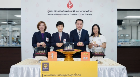 Krungsri presents Buddha Medicine commemorative coins to Thai Red Cross Society for giving to blood donors