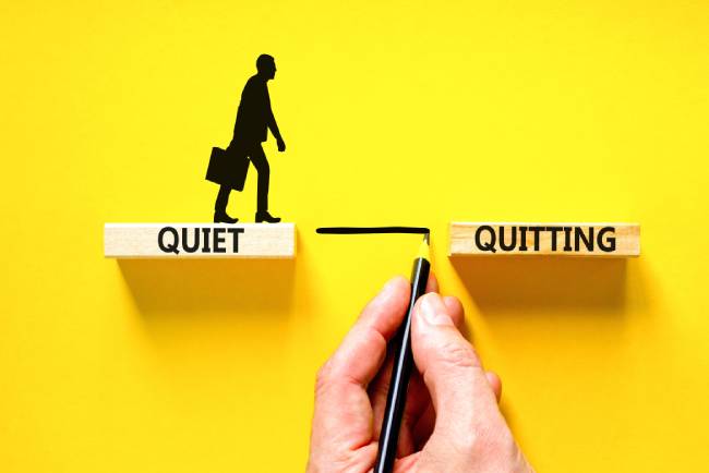 Quiet Quitting การทำงานแบบเฉพาะหน้าที่ที่ได้รับมอบหมาย ไม่มีกำลังใจในการทำงานและไม่ทำงานให้บรรลุเป้าหมาย