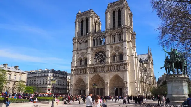 เที่ยวต่างประเทศ มหาวิหารน็อทร์-ดาม (Notre-Dame Cathedral) ประเทศฝรั่งเศส