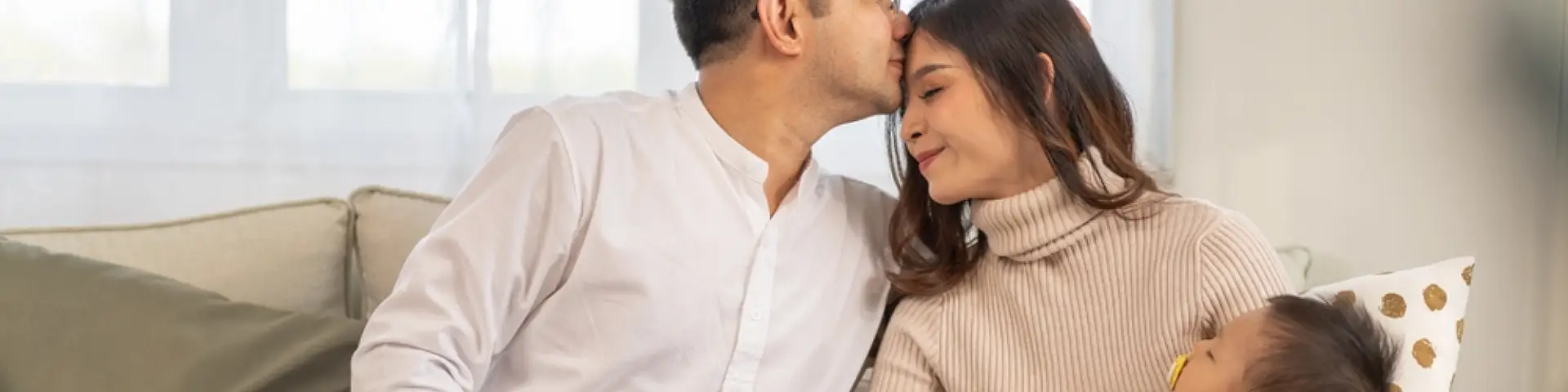 คุณพ่อกำลังหารายได้เสริมอยู่บ้าน เพื่อเพิ่มสภาพคล่องให้ครอบครัว