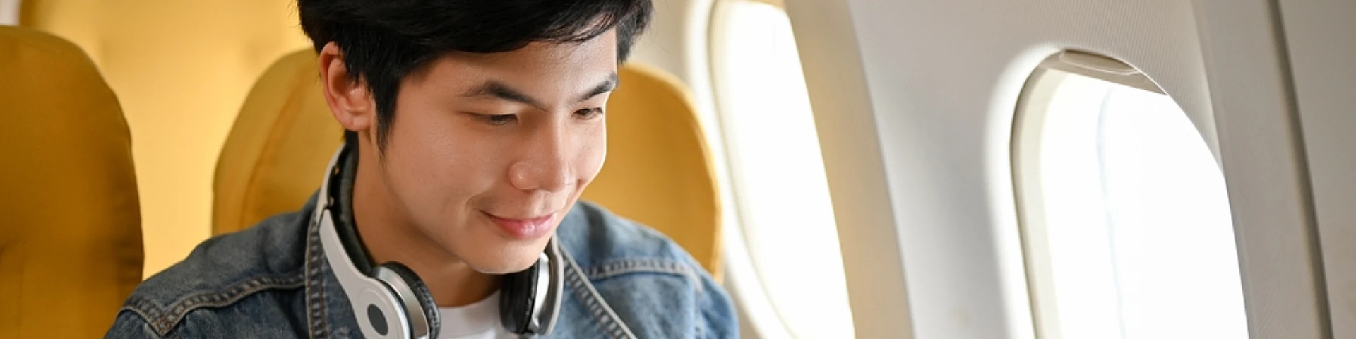 ผู้ชายออกเดินทางเที่ยวสงกรานต์ต่างประเทศ