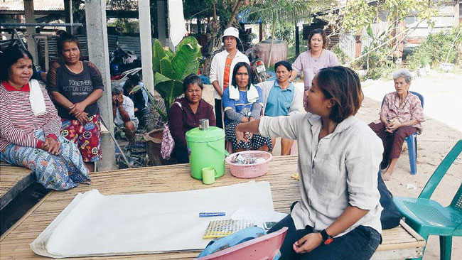 แพรวา รุจิณรงค์ หญิงสาวผู้มองหาความสุขผ่านผ้าไทย