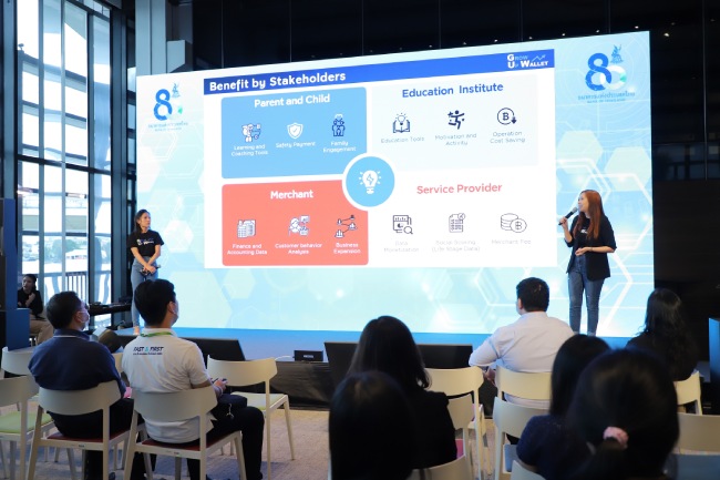 ทีมชนะเลิศอันดับ 1 จากการแข่งขัน CBDC Hackathon นำเสนอไอเดียในงาน BOT Digital Finance Conference 2022